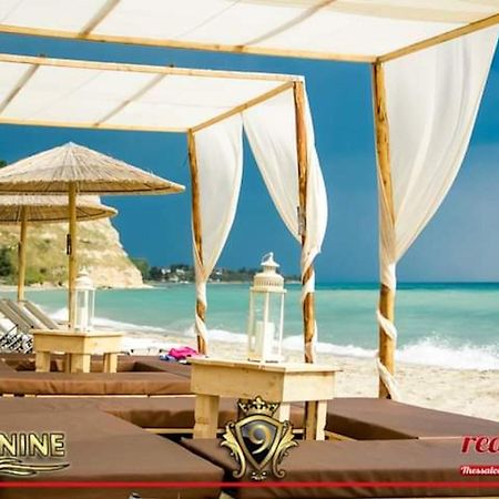 Room Nine 9 Beachfront Apartments Nea Kallikrateia Екстериор снимка