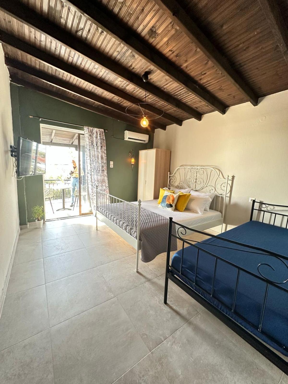 Room Nine 9 Beachfront Apartments Nea Kallikrateia Екстериор снимка