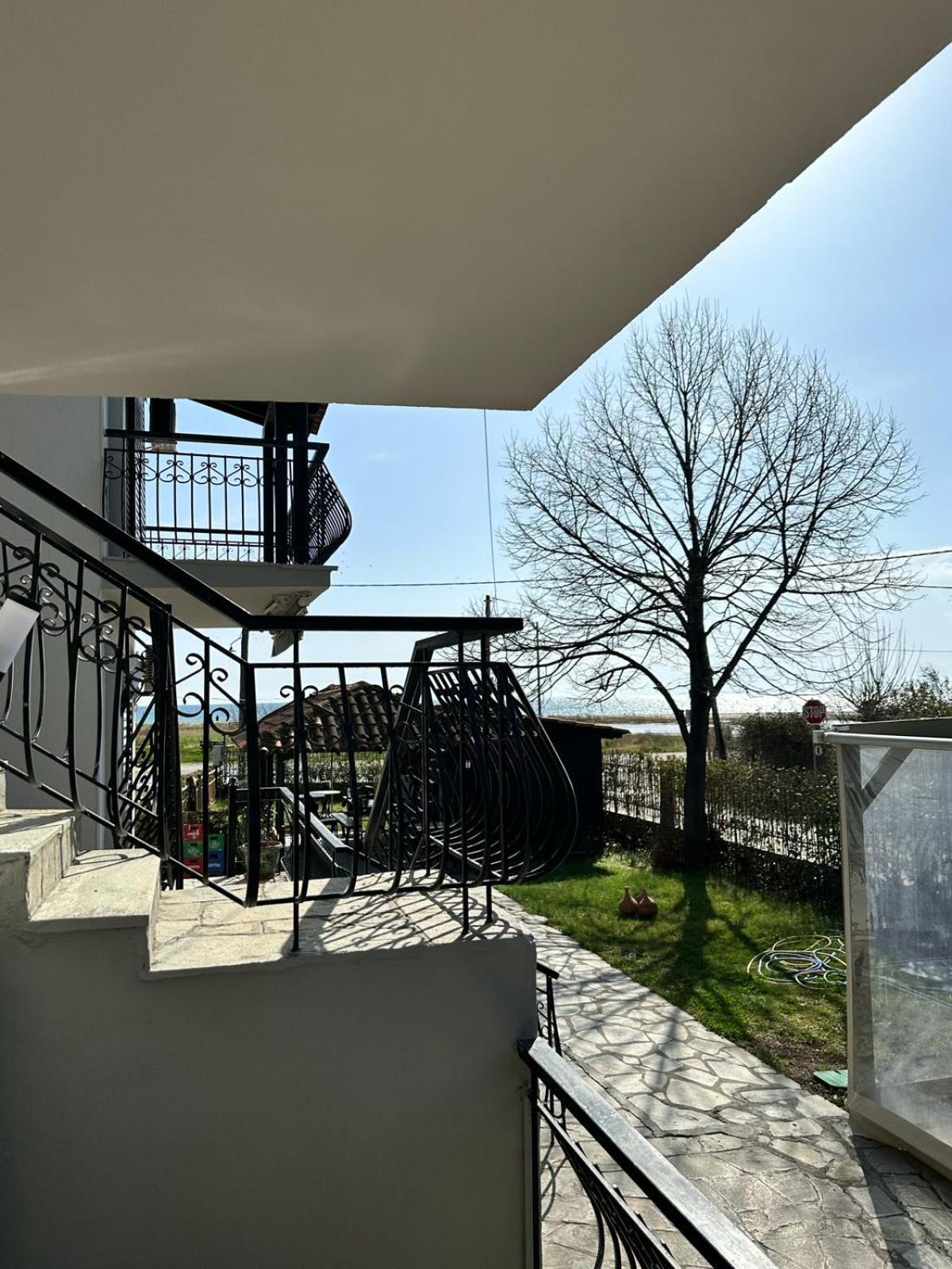 Room Nine 9 Beachfront Apartments Nea Kallikrateia Екстериор снимка