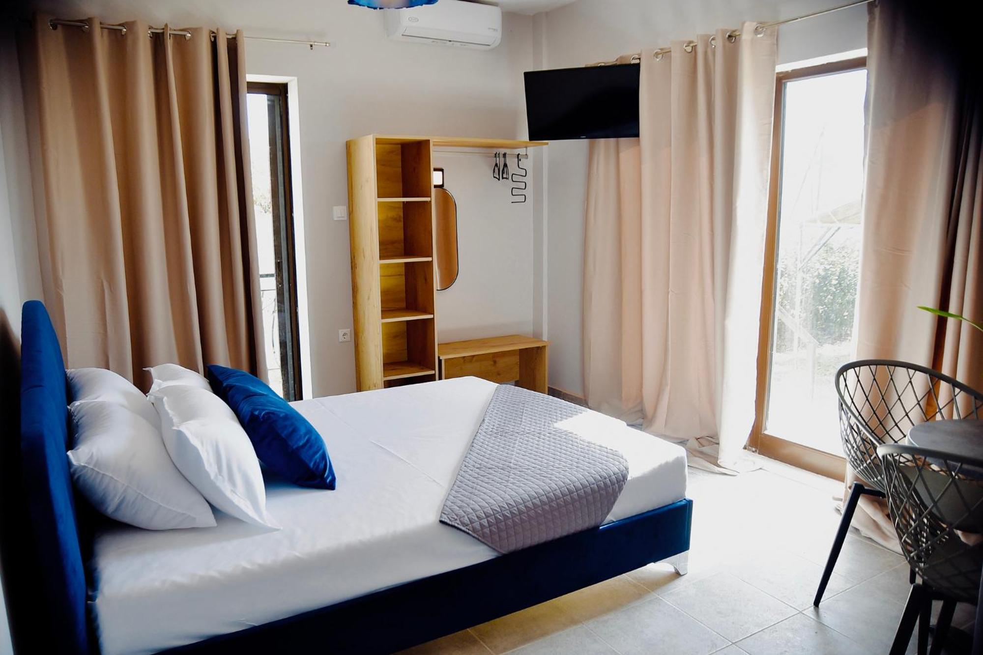 Room Nine 9 Beachfront Apartments Nea Kallikrateia Екстериор снимка