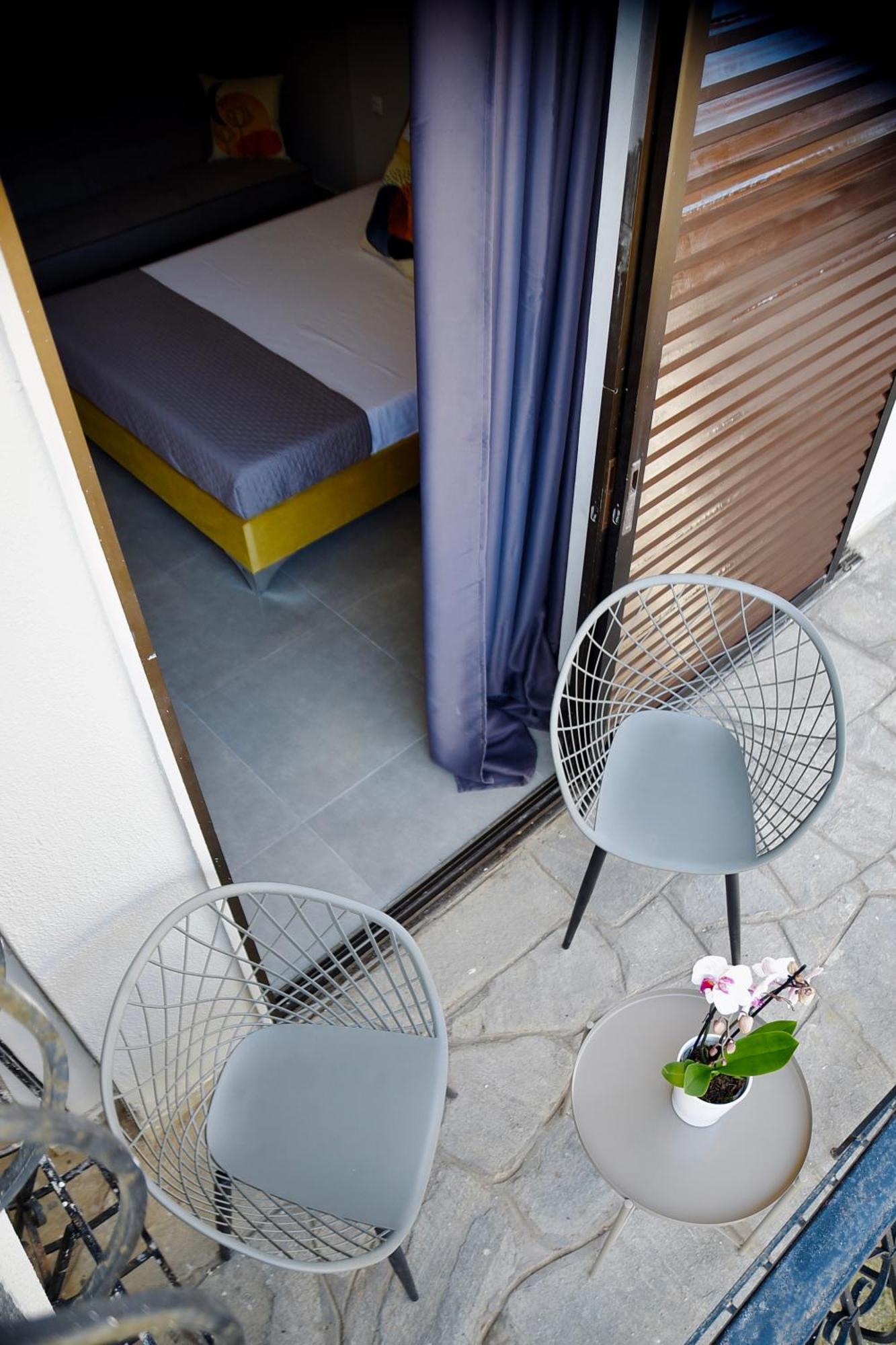 Room Nine 9 Beachfront Apartments Nea Kallikrateia Екстериор снимка