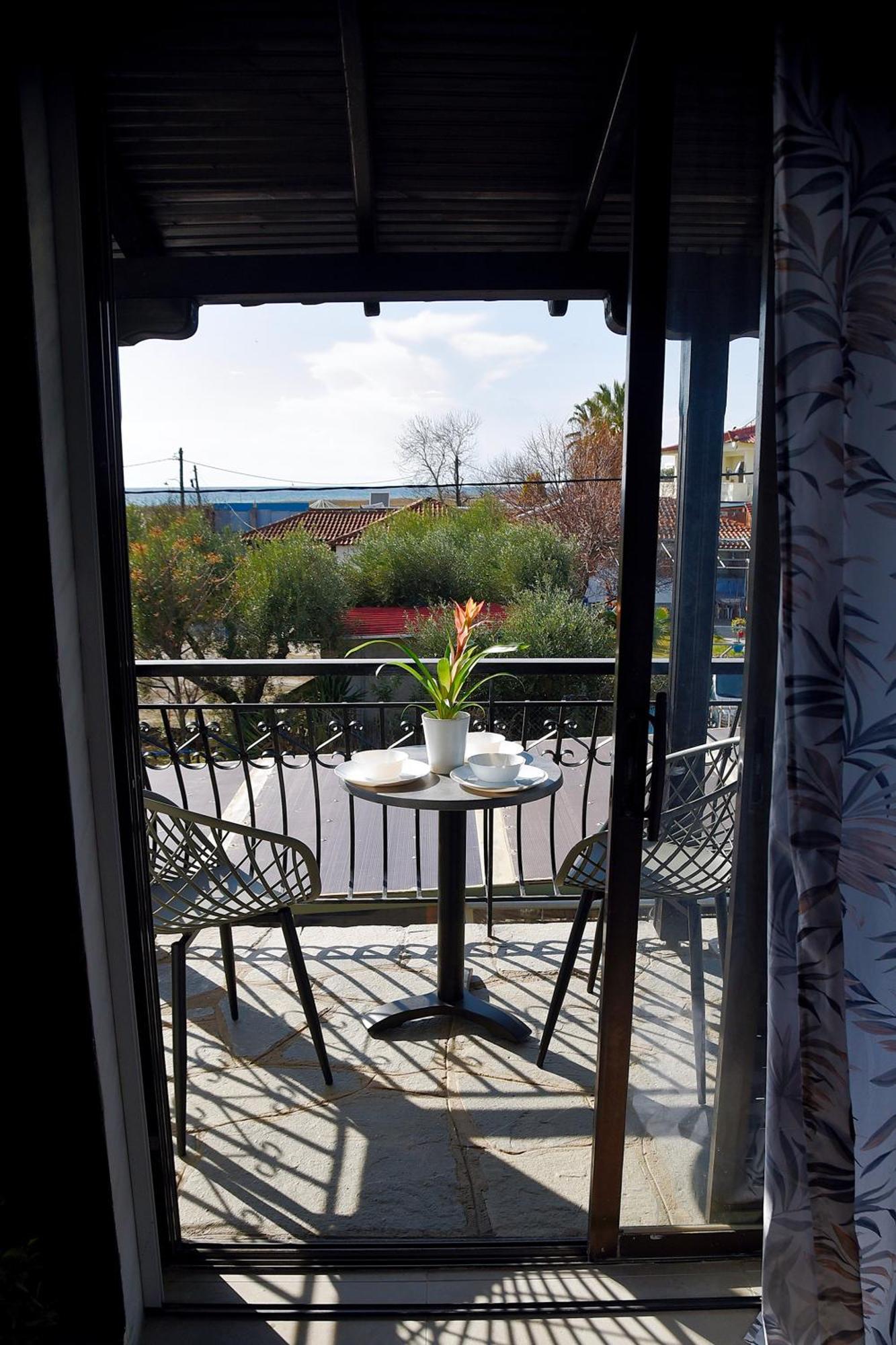 Room Nine 9 Beachfront Apartments Nea Kallikrateia Екстериор снимка