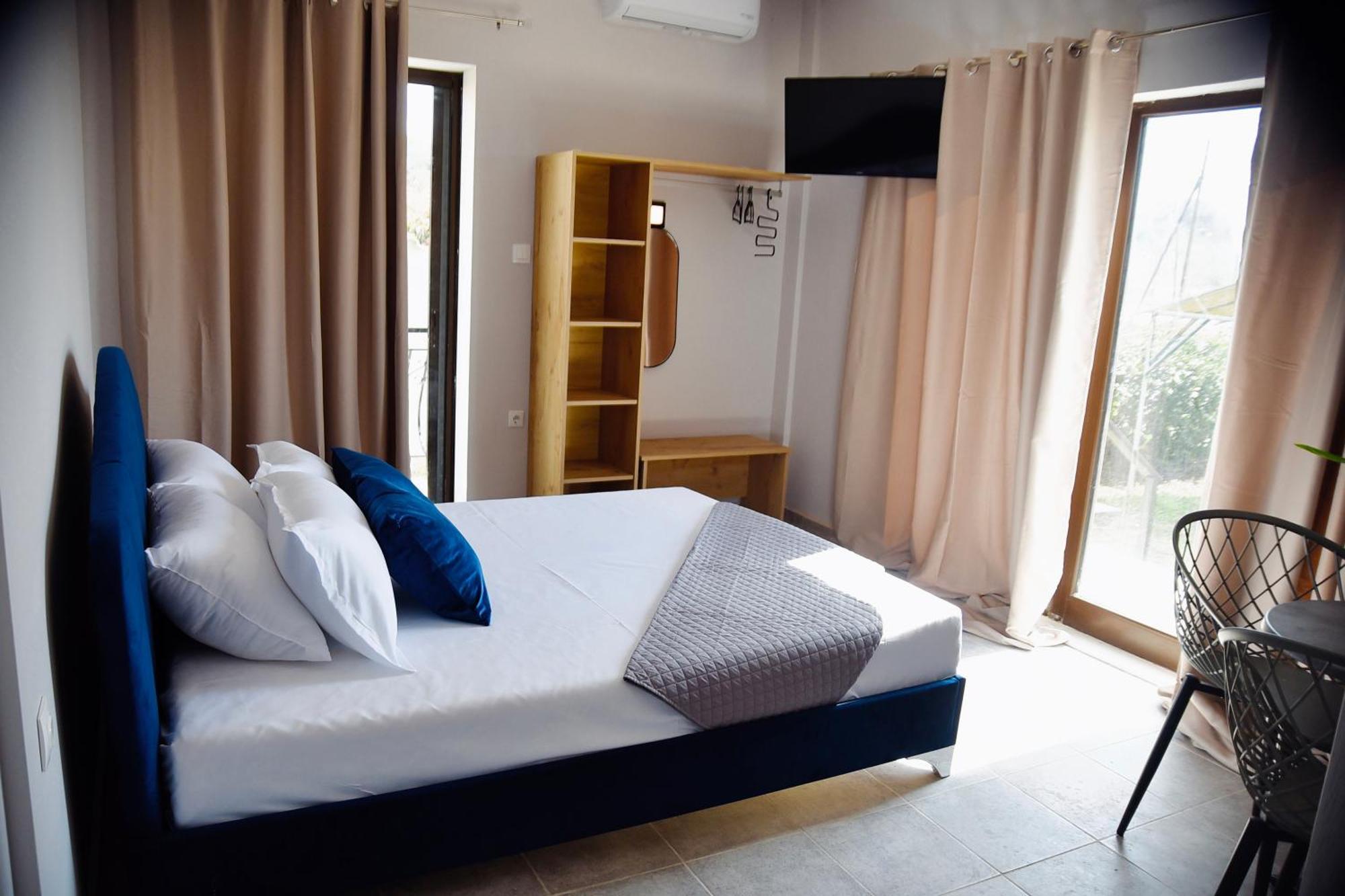 Room Nine 9 Beachfront Apartments Nea Kallikrateia Екстериор снимка