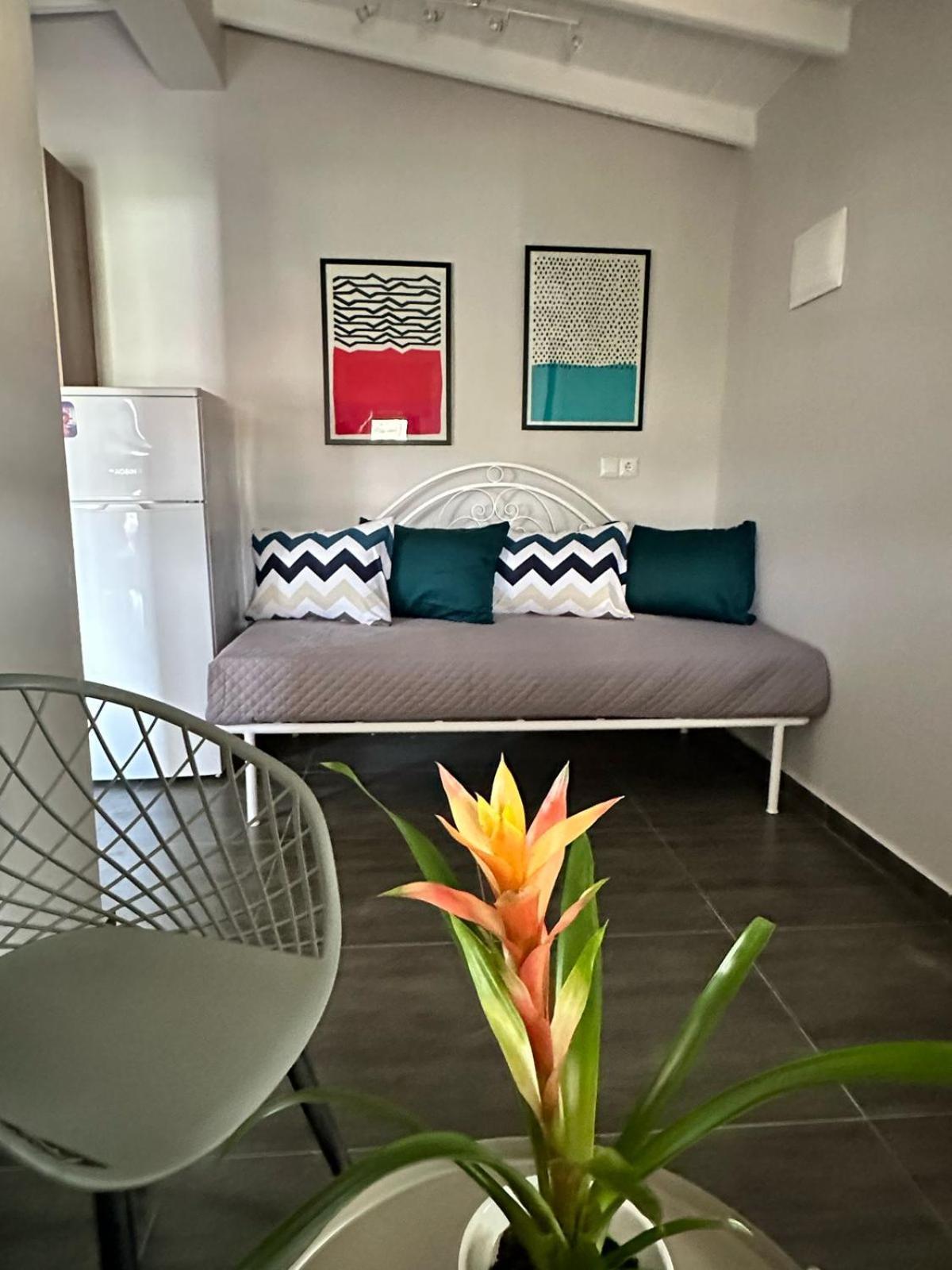 Room Nine 9 Beachfront Apartments Nea Kallikrateia Екстериор снимка