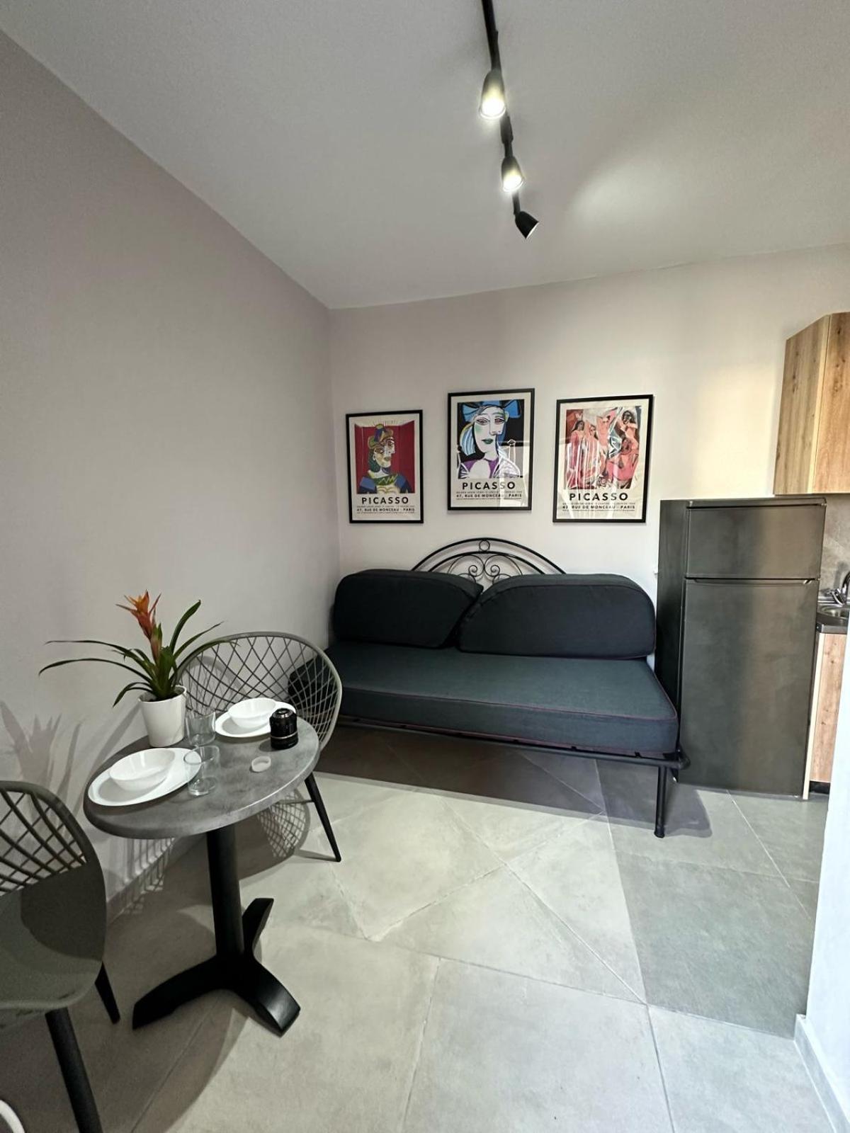 Room Nine 9 Beachfront Apartments Nea Kallikrateia Екстериор снимка