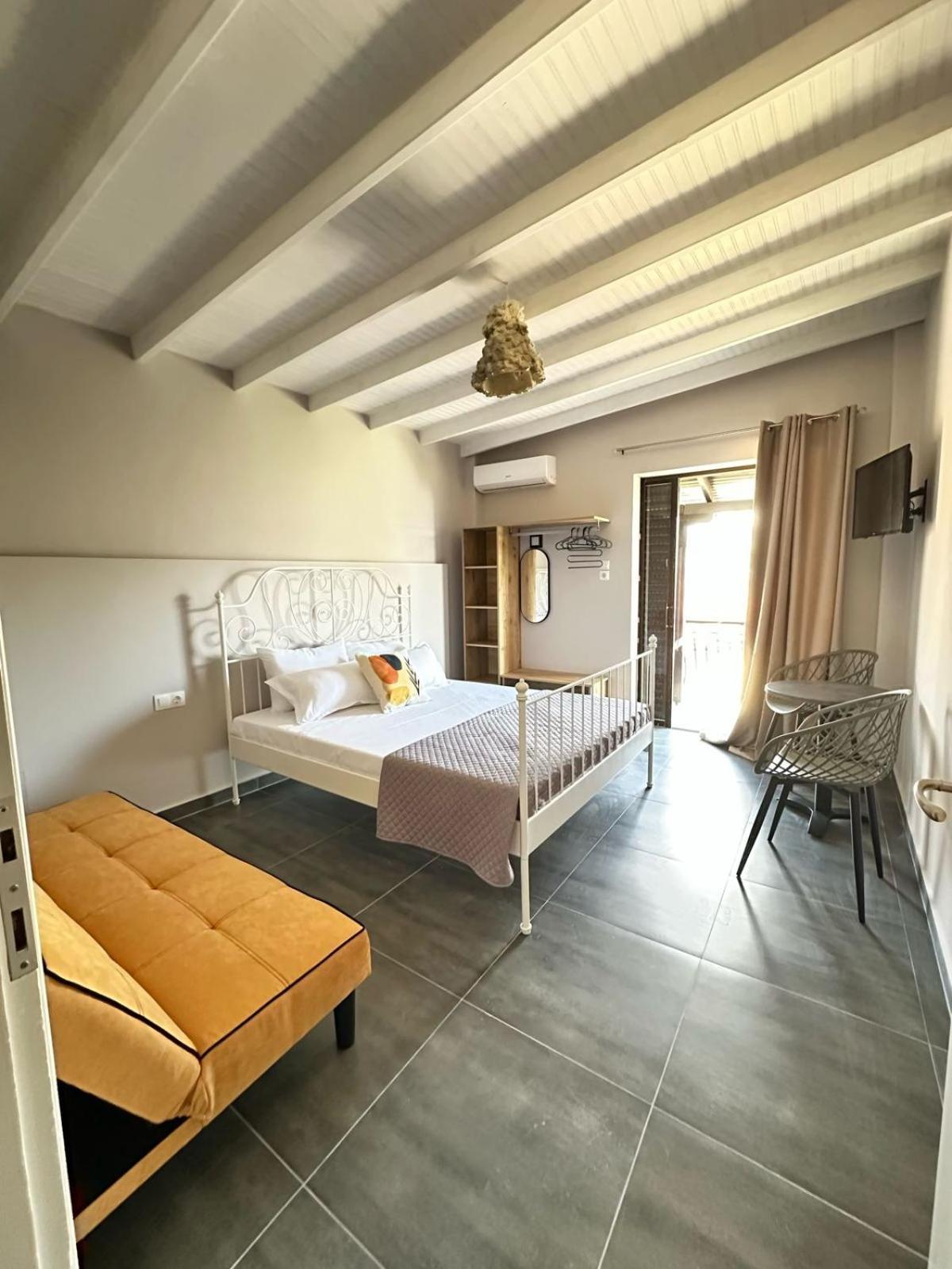 Room Nine 9 Beachfront Apartments Nea Kallikrateia Екстериор снимка