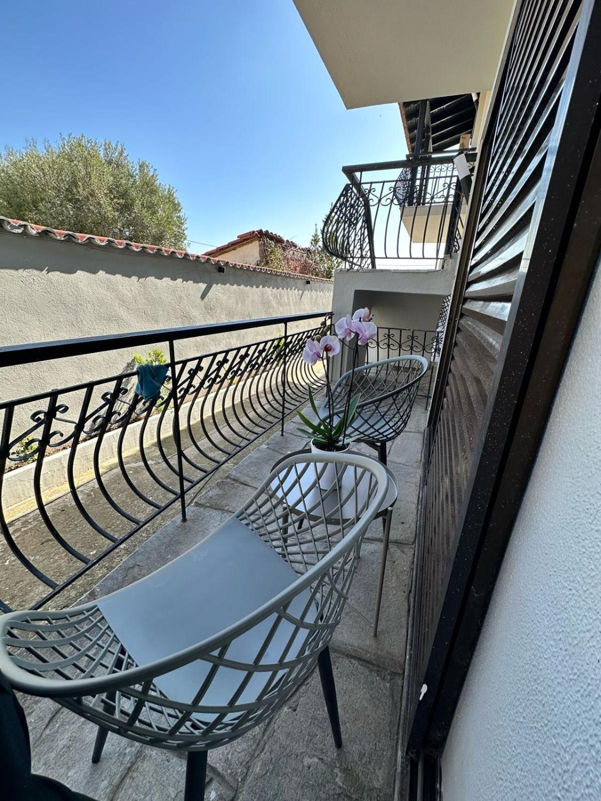 Room Nine 9 Beachfront Apartments Nea Kallikrateia Екстериор снимка