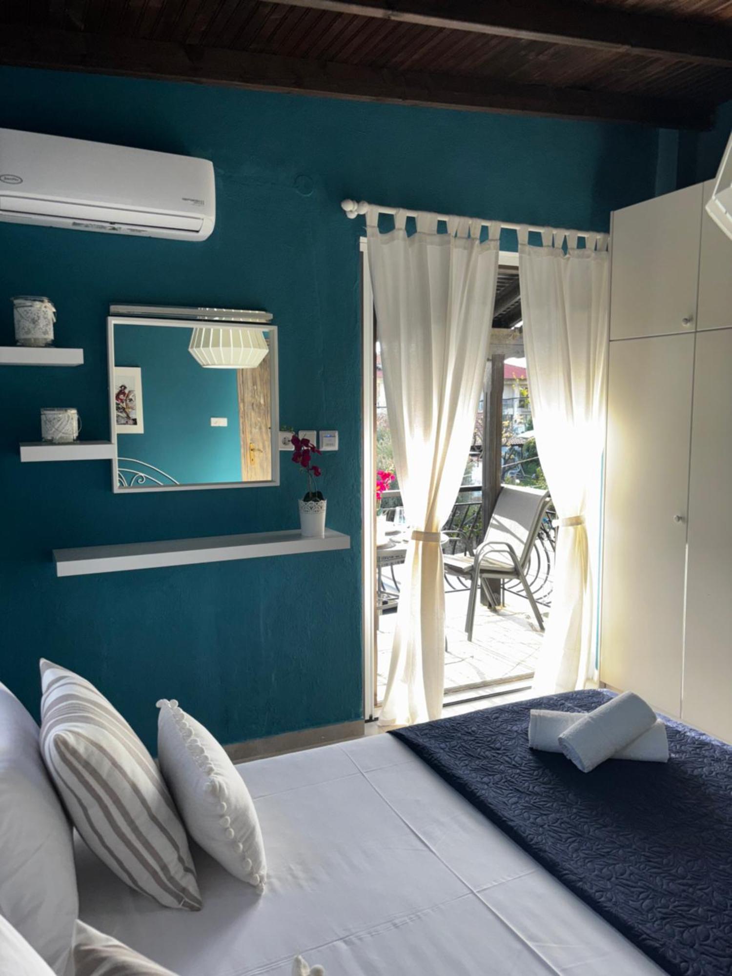 Room Nine 9 Beachfront Apartments Nea Kallikrateia Екстериор снимка