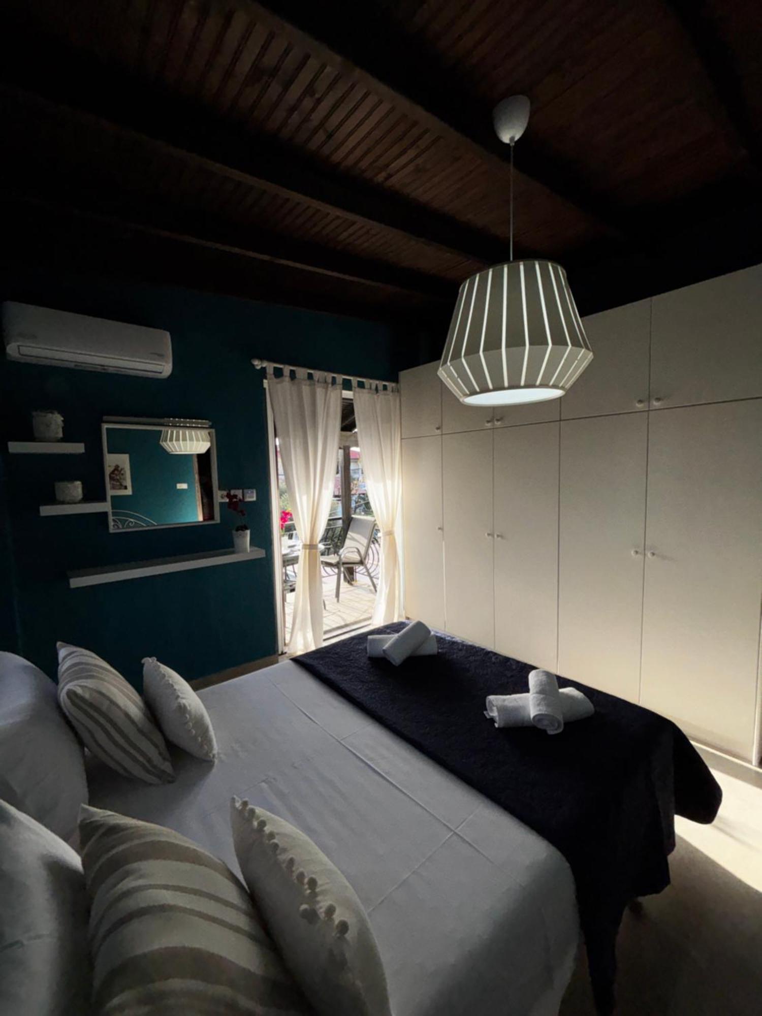 Room Nine 9 Beachfront Apartments Nea Kallikrateia Екстериор снимка