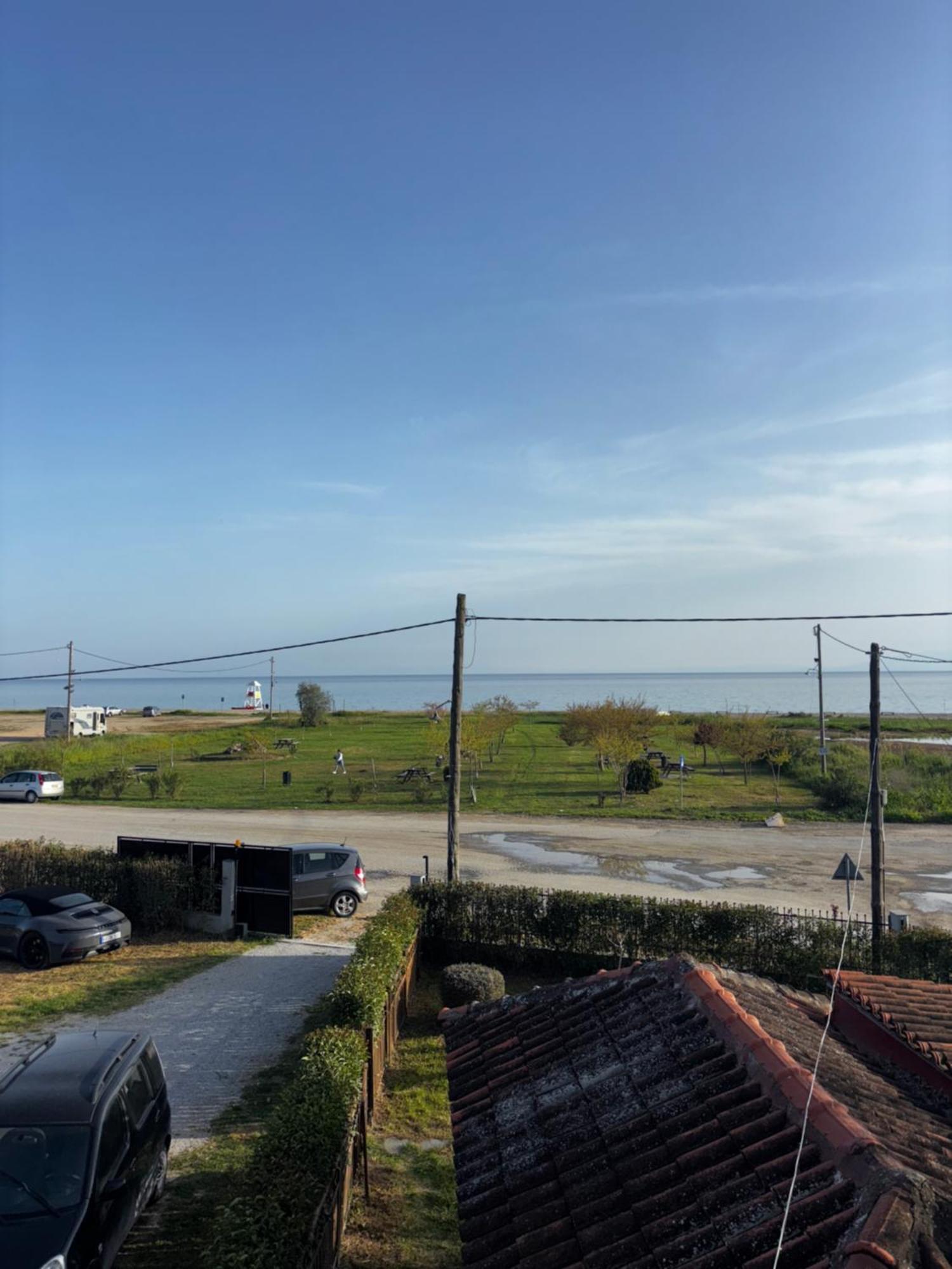Room Nine 9 Beachfront Apartments Nea Kallikrateia Екстериор снимка